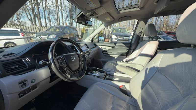 2016 Honda Pilot 3rd Gen - Image 9 of 12