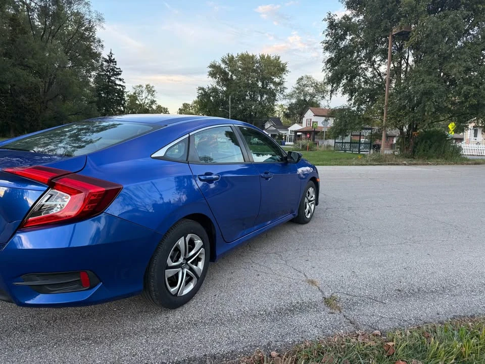 2016 Honda Civic 10th Gen - Image 5 of 9