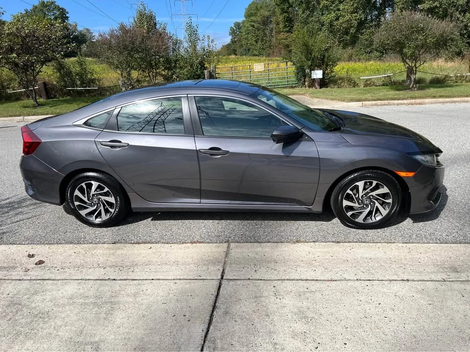 2016 Honda Civic 10th Gen - Image 7 of 13