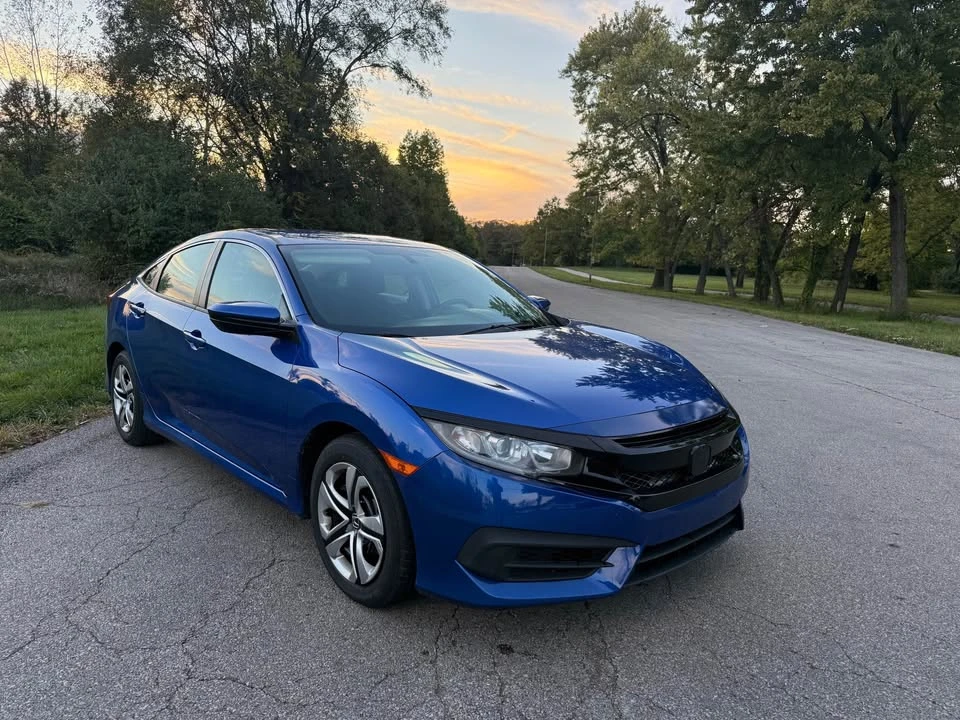 2016 Honda Civic 10th Gen - Image 2 of 9