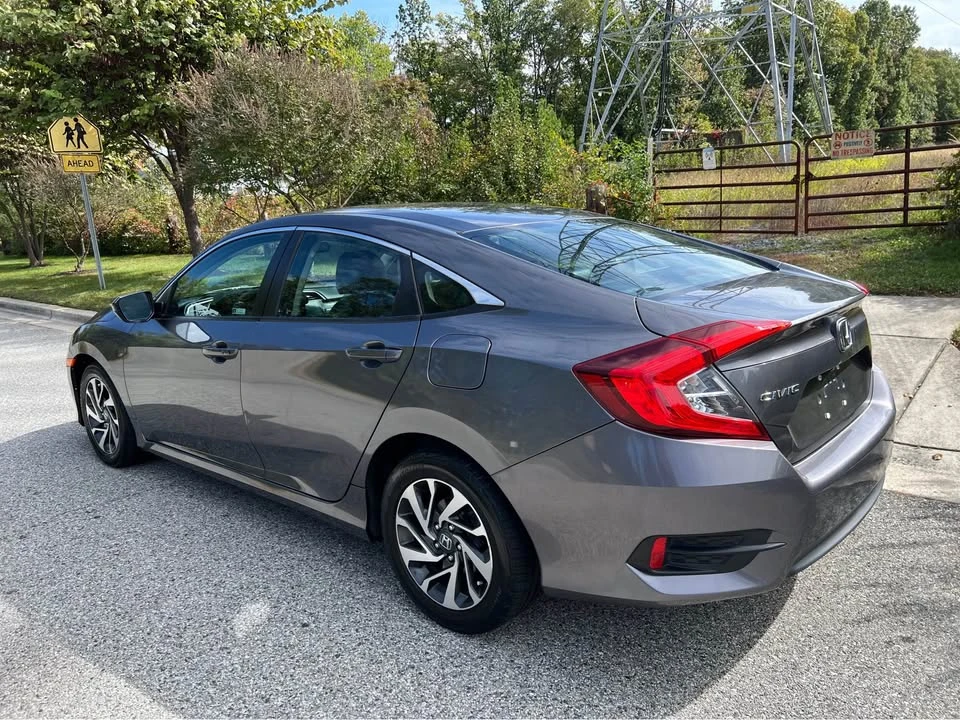 2016 Honda Civic 10th Gen - Image 4 of 13