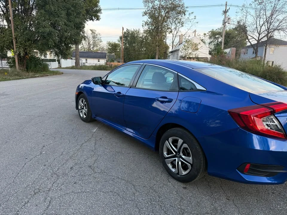 2016 Honda Civic 10th Gen - Image 4 of 9
