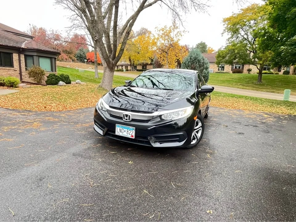 2016 Honda Civic 10th Gen - Image 4 of 13
