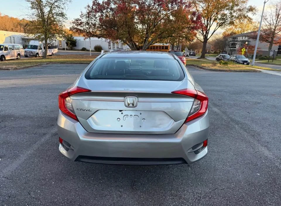 2016 Honda Civic 10th Gen - Image 5 of 8