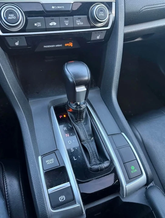 2016 Honda Civic 10th Gen - Image 10 of 15