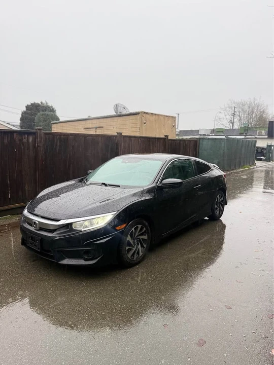 2016 Honda Civic 10th Gen - Image 7 of 18