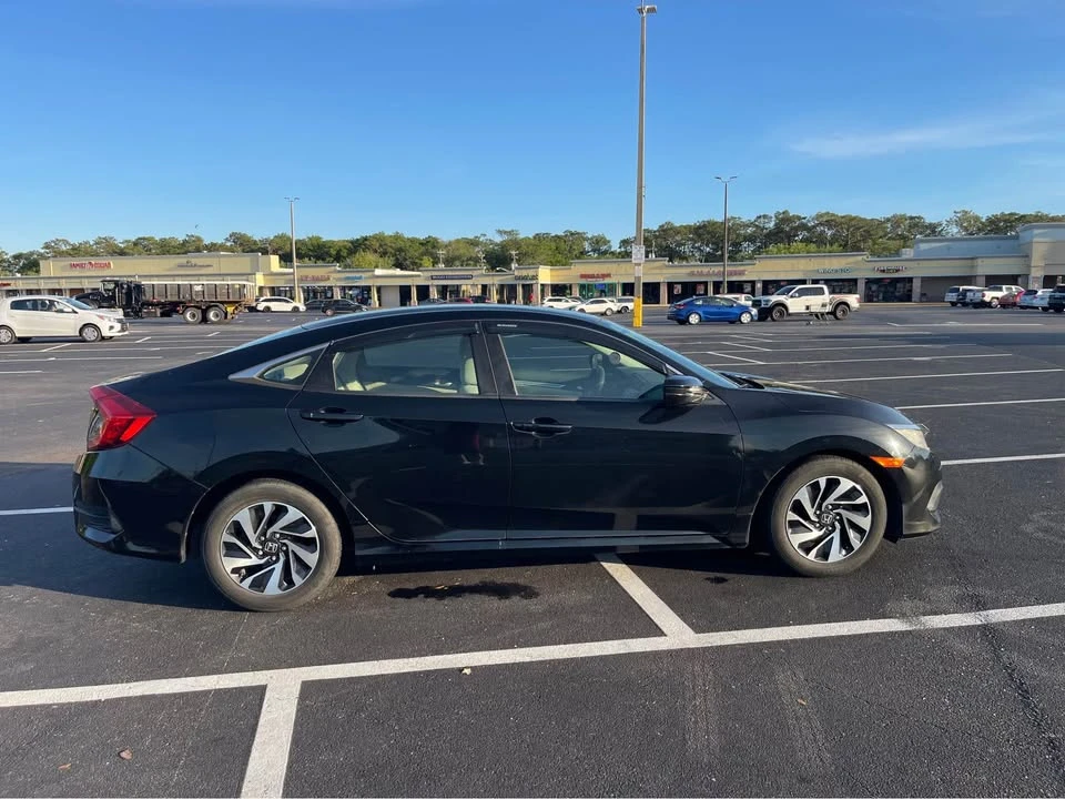 2016 Honda Civic 10th Gen - Image 7 of 11