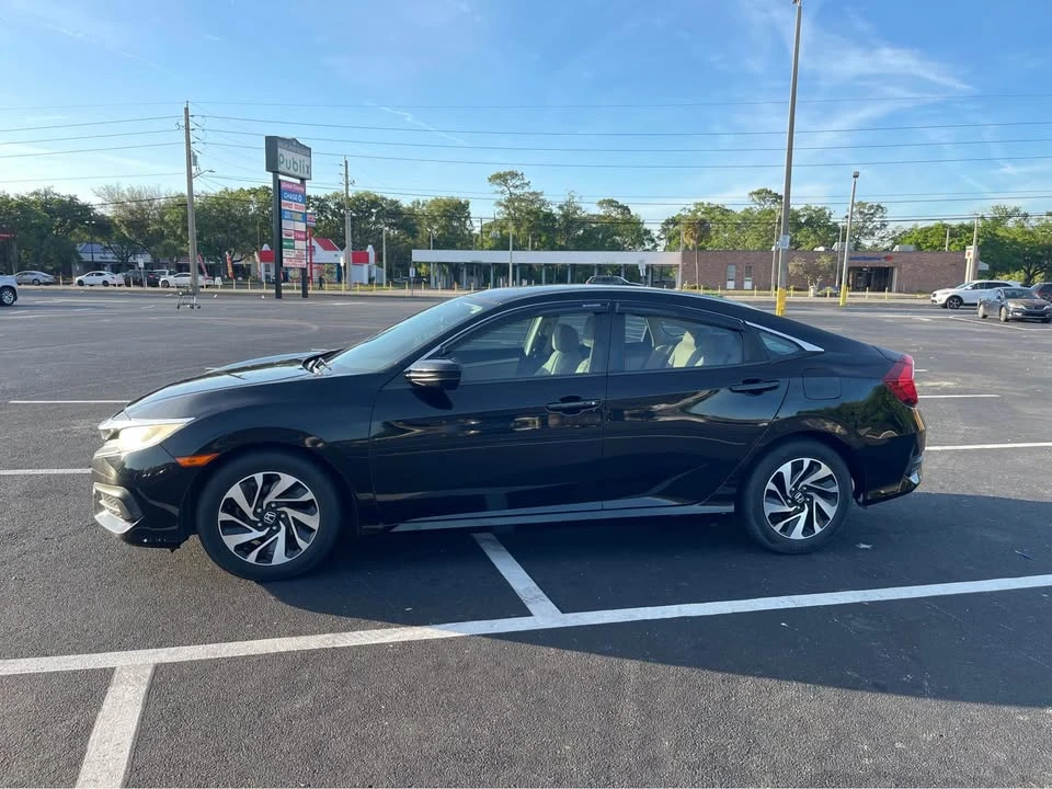 2016 Honda Civic 10th Gen - Image 2 of 11