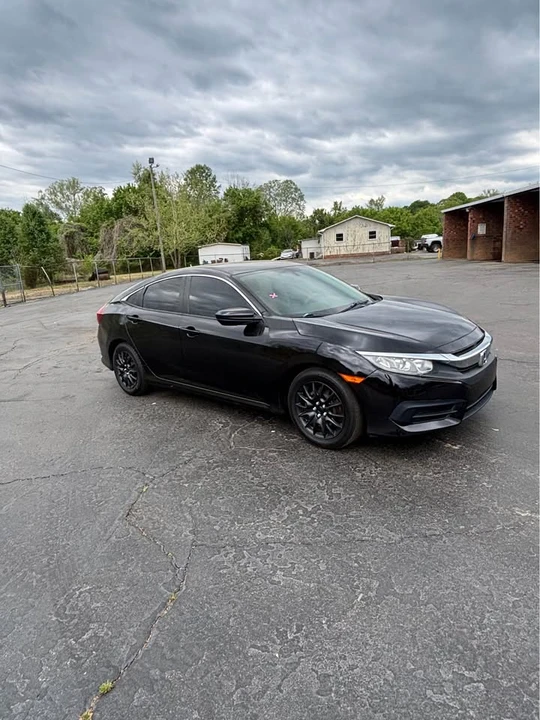 2016 Honda Civic 10th Gen - Image 10 of 16