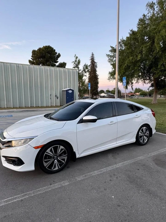 2016 Honda Civic 10th Gen - Image 2 of 4
