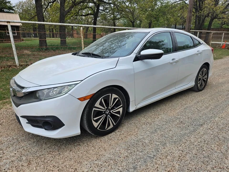 2016 Honda Civic 10th Gen - Image 9 of 11