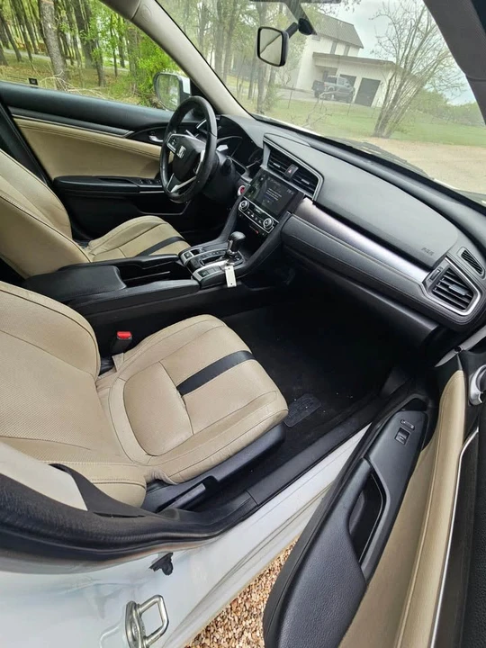 2016 Honda Civic 10th Gen - Image 5 of 11