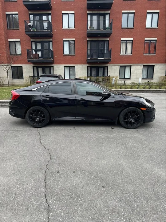 2016 Honda Civic 10th Gen - Image 4 of 17