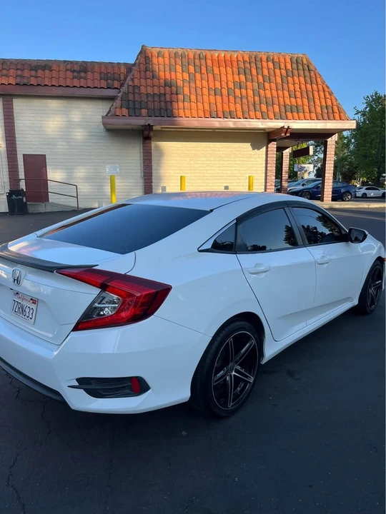 2016 Honda Civic 10th Gen - Image 4 of 10