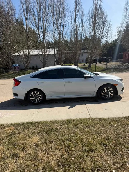 2016 Honda Civic 10th Gen - Image 2 of 8