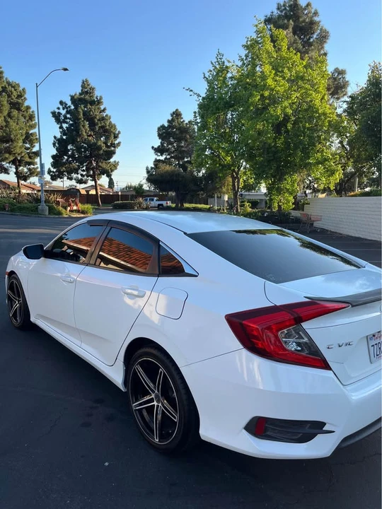 2016 Honda Civic 10th Gen - Image 6 of 10