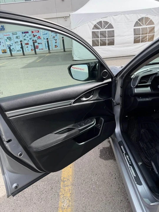 2016 Honda Civic 10th Gen - Image 11 of 16