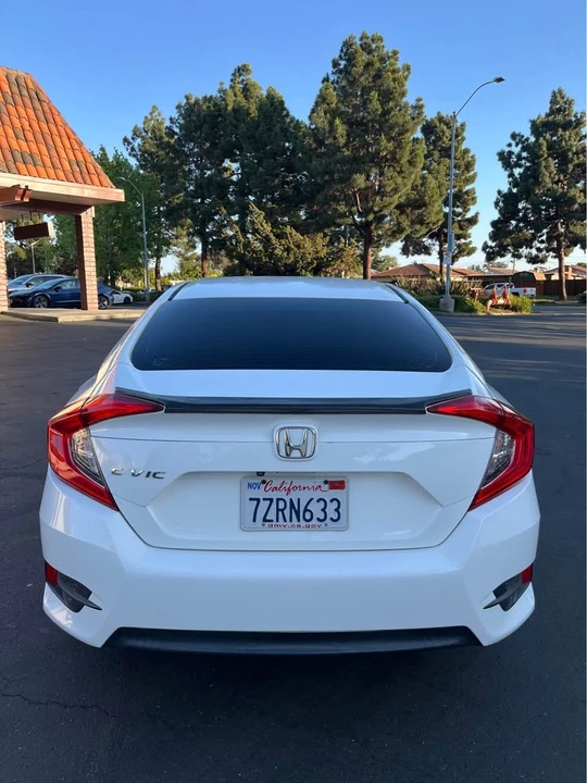 2016 Honda Civic 10th Gen - Image 5 of 10