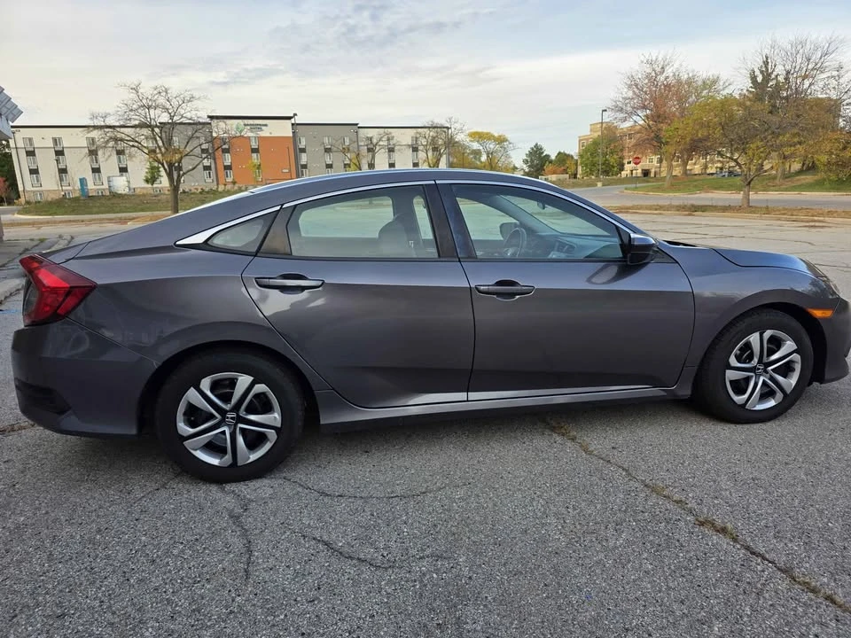 2016 Honda Civic 10th Gen - Image 19 of 20