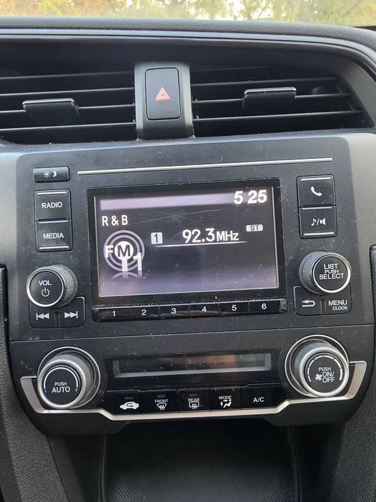 2016 Honda Civic 10th Gen - Image 16 of 20