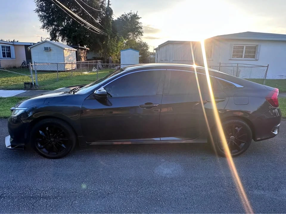 2016 Honda Civic 10th Gen - Image 3 of 16