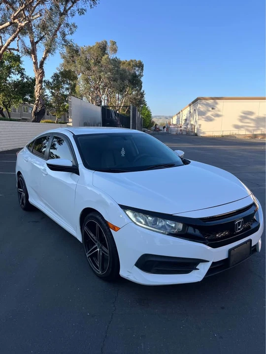2016 Honda Civic 10th Gen - Image 3 of 10