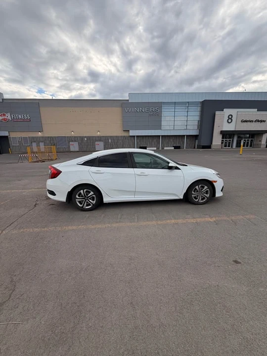 2016 Honda Civic 10th Gen - Image 5 of 11