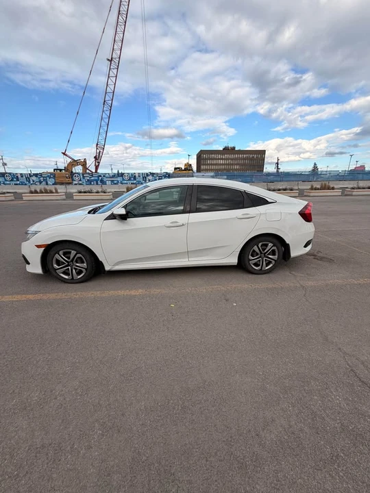 2016 Honda Civic 10th Gen - Image 4 of 11