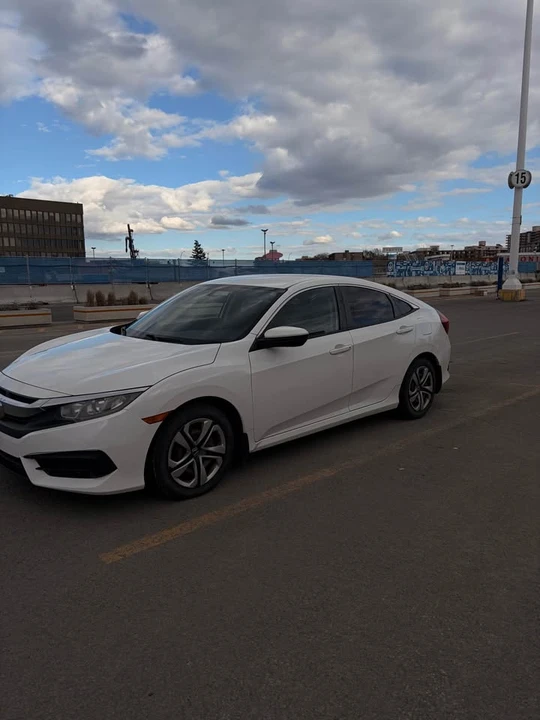 2016 Honda Civic 10th Gen - Image 3 of 11