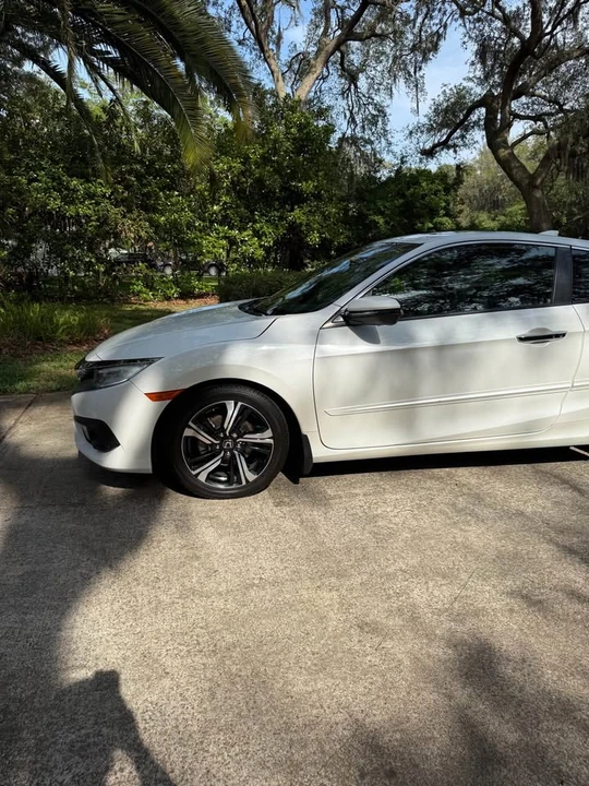 2016 Honda Civic 10th Gen - Image 10 of 18