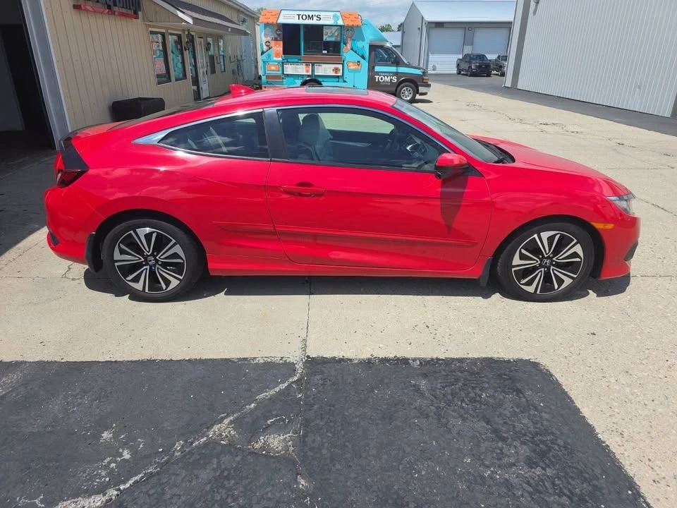 2016 Honda Civic 10th Gen - Image 5 of 11