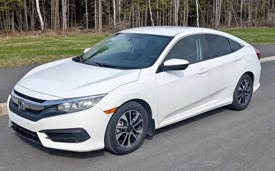 2016 Honda Civic 10th Gen - Image 2 of 5