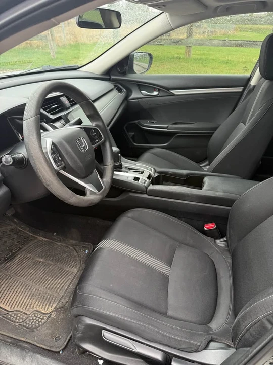 2016 Honda Civic 10th Gen - Image 9 of 11