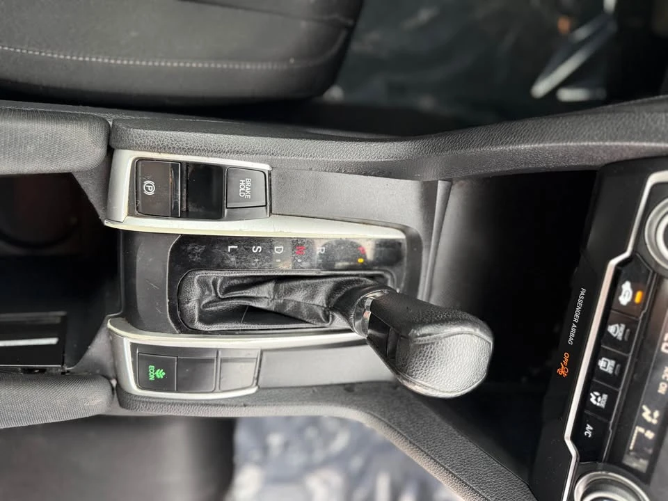 2016 Honda Civic 10th Gen - Image 10 of 13