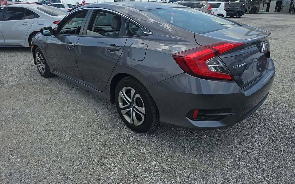 2016 Honda Civic 10th Gen - Image 9 of 10