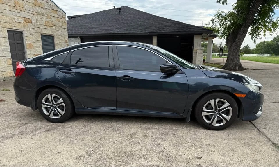 2016 Honda Civic 10th Gen - Image 4 of 11
