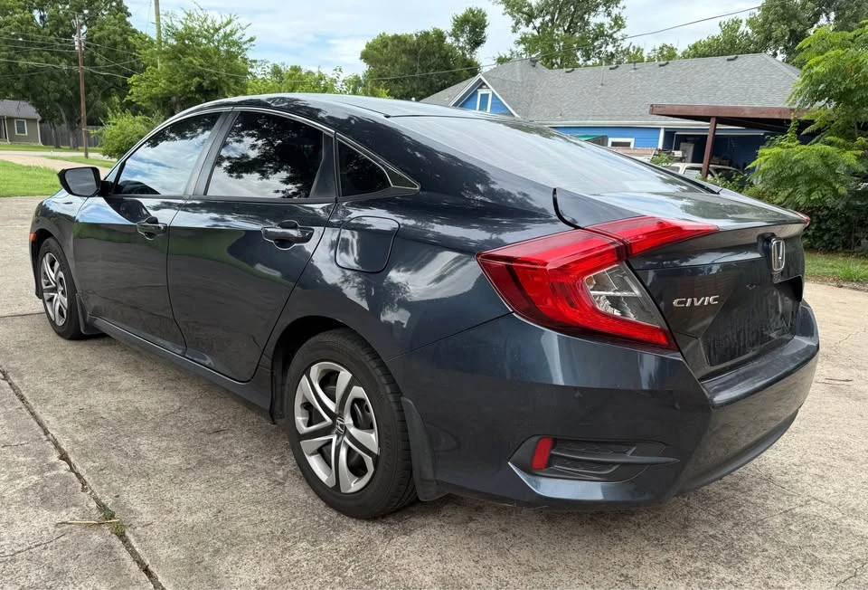 2016 Honda Civic 10th Gen - Image 6 of 11