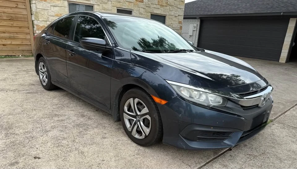 2016 Honda Civic 10th Gen - Image 3 of 11