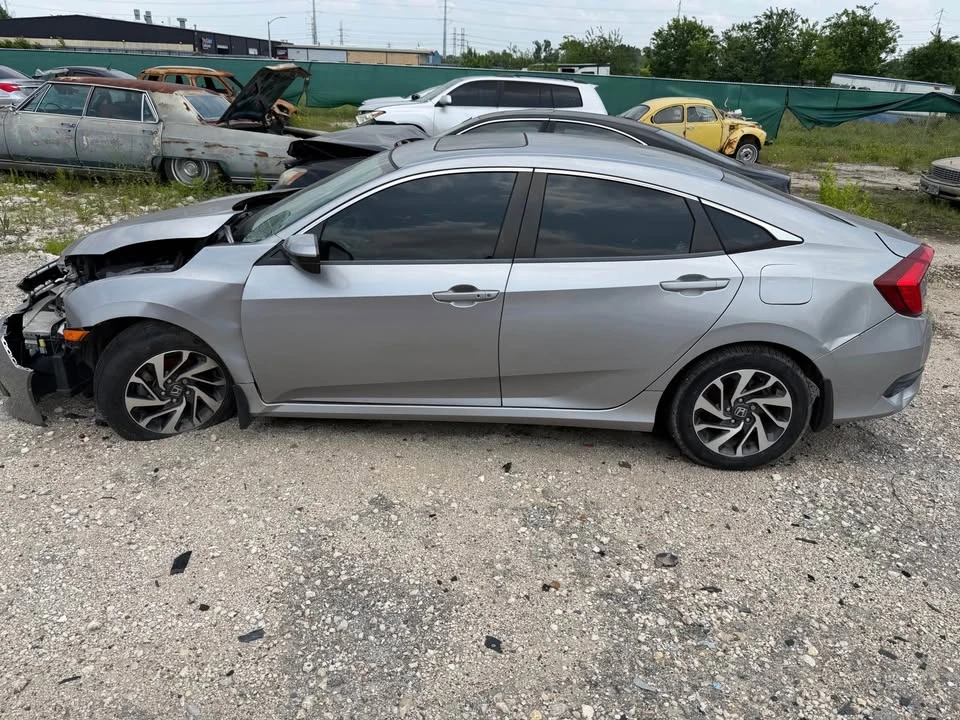 2016 Honda Civic 10th Gen - Image 5 of 6