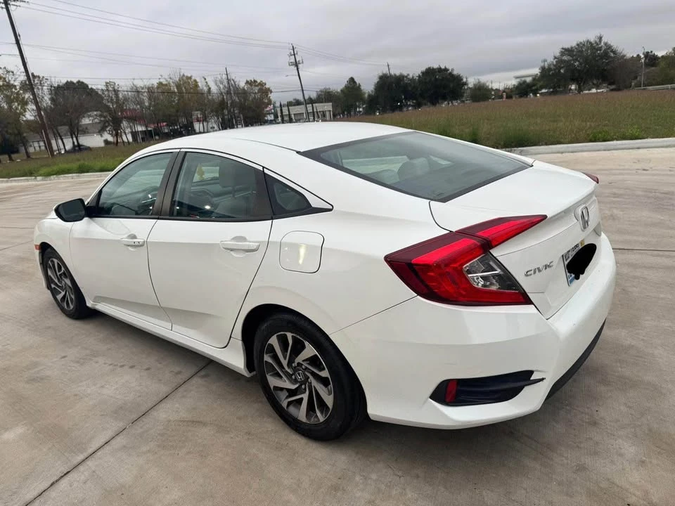 2016 Honda Civic 10th Gen - Image 5 of 12