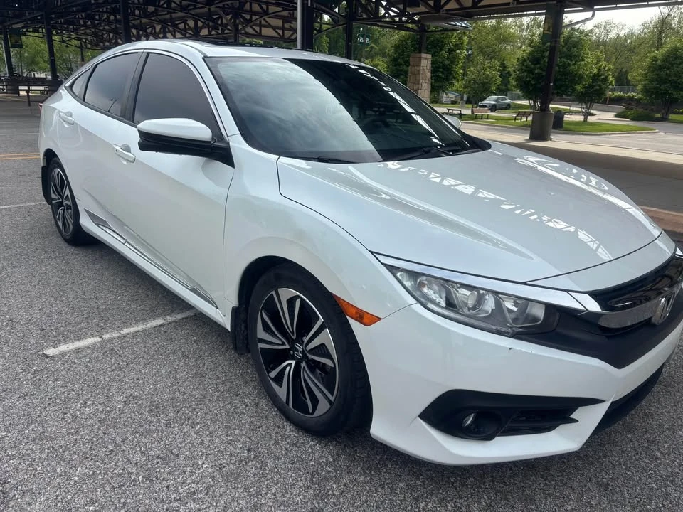 2016 Honda Civic 10th Gen - Image 5 of 17