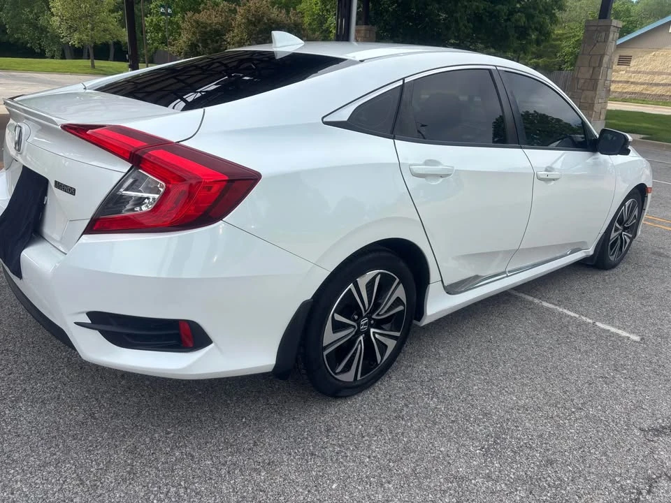 2016 Honda Civic 10th Gen - Image 4 of 17