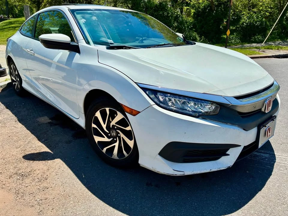 2016 Honda Civic 10th Gen - Image 5 of 6