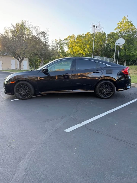 2016 Honda Civic 10th Gen - Image 8 of 16