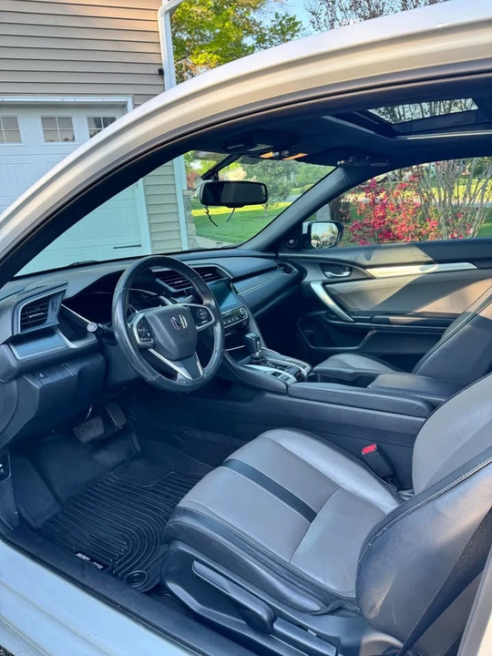 2016 Honda Civic 10th Gen - Image 5 of 12