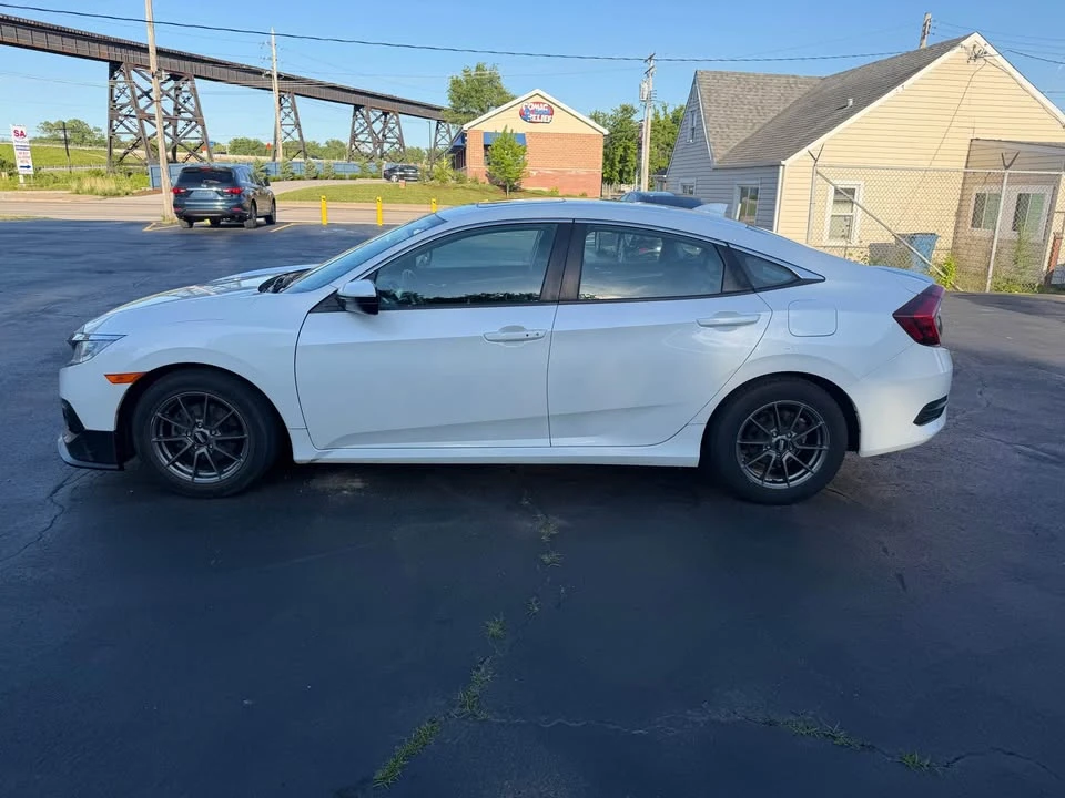 2016 Honda Civic 10th Gen - Image 2 of 20