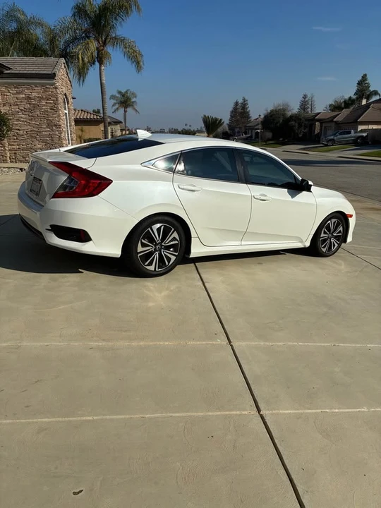 2016 Honda Civic 10th Gen - Image 5 of 10