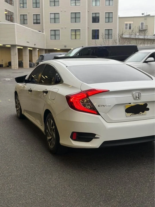 2016 Honda Civic 10th Gen - Image 10 of 10