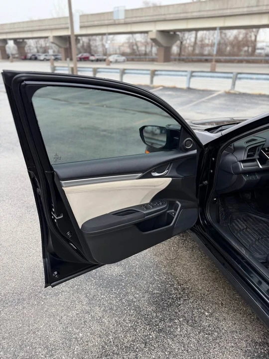 2016 Honda Civic 10th Gen - Image 16 of 21