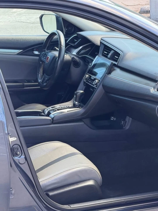 2016 Honda Civic 10th Gen - Image 12 of 16